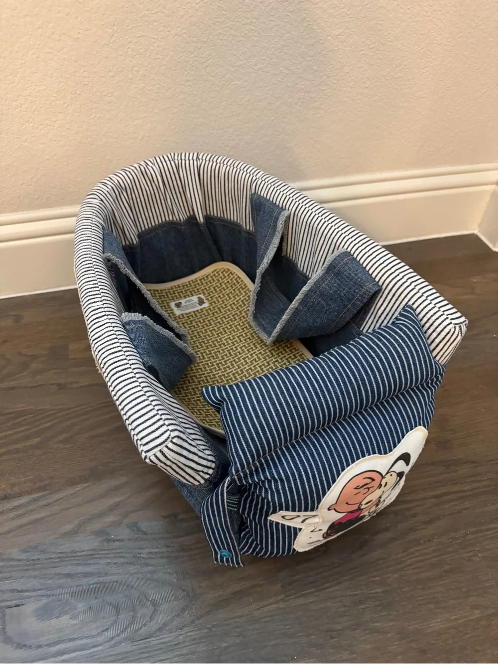 Peanuts Snoopy & Charlie Brown Denim Dog Car Seat Bed Pet Booster dog carrier